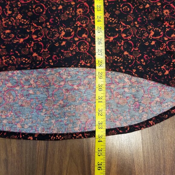 Ladies' LuLaRoe Irma Tunic, Size M, EUC - Picture 10 of 10